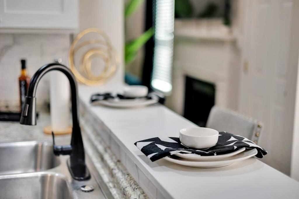 Plush Two Bedroom Retreat. A Home Away From Home! 里弗代尔 外观 照片